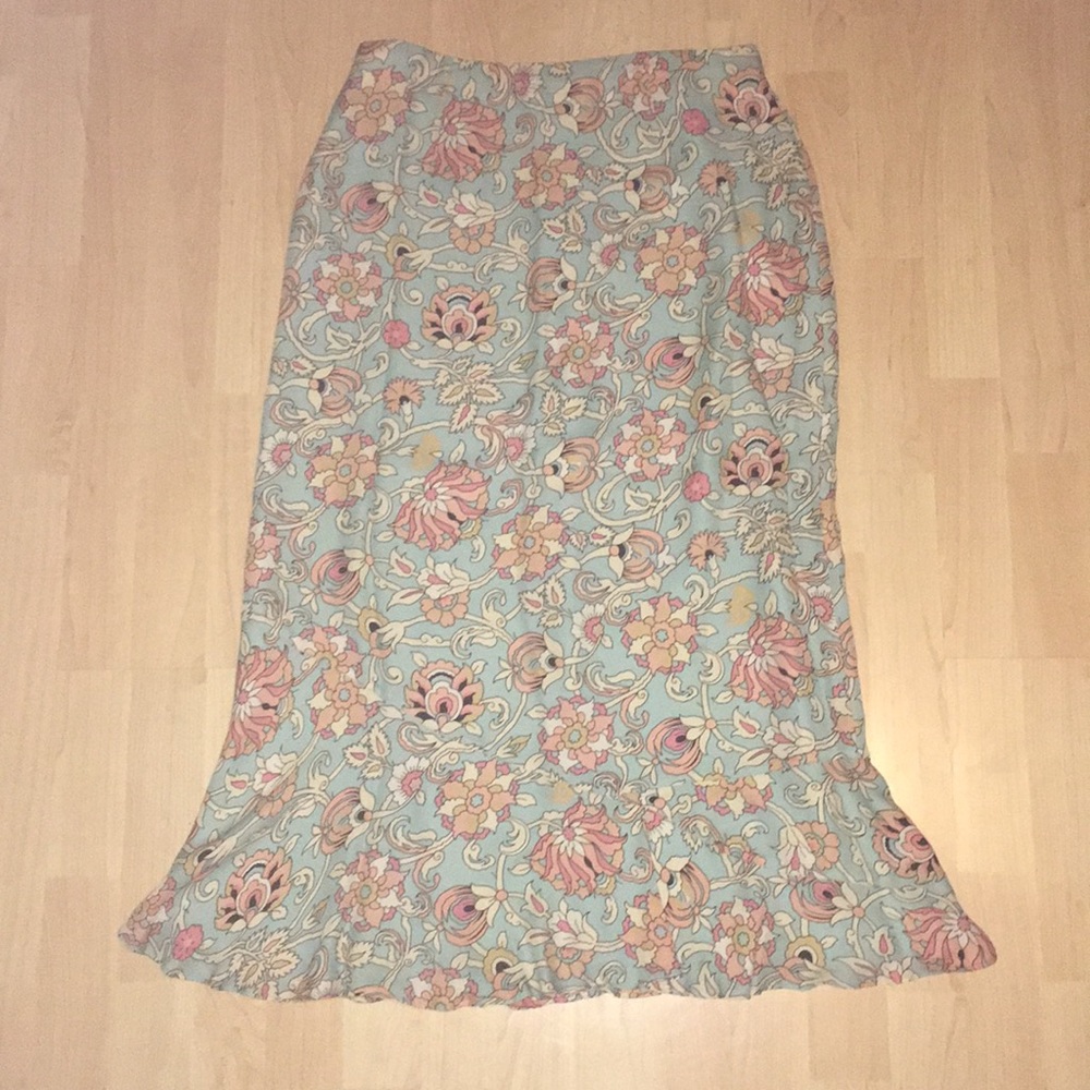 Mid length skirt